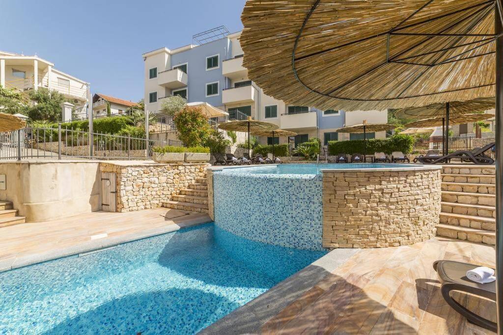 Apartment Livia Слатине Экстерьер фото