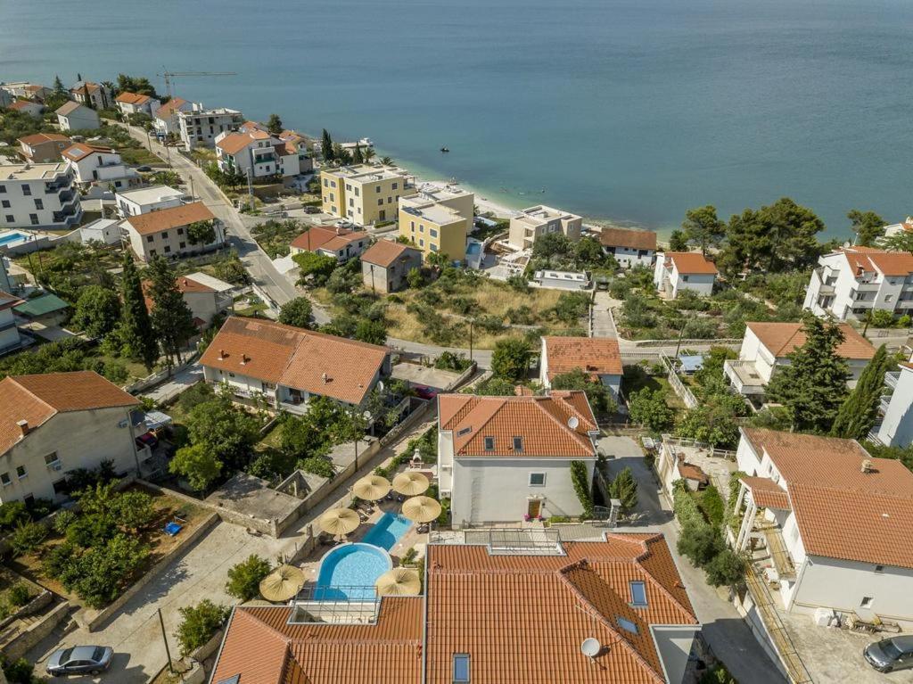 Apartment Livia Слатине Экстерьер фото
