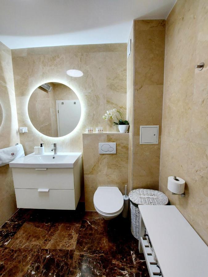 Apartment Livia Слатине Экстерьер фото